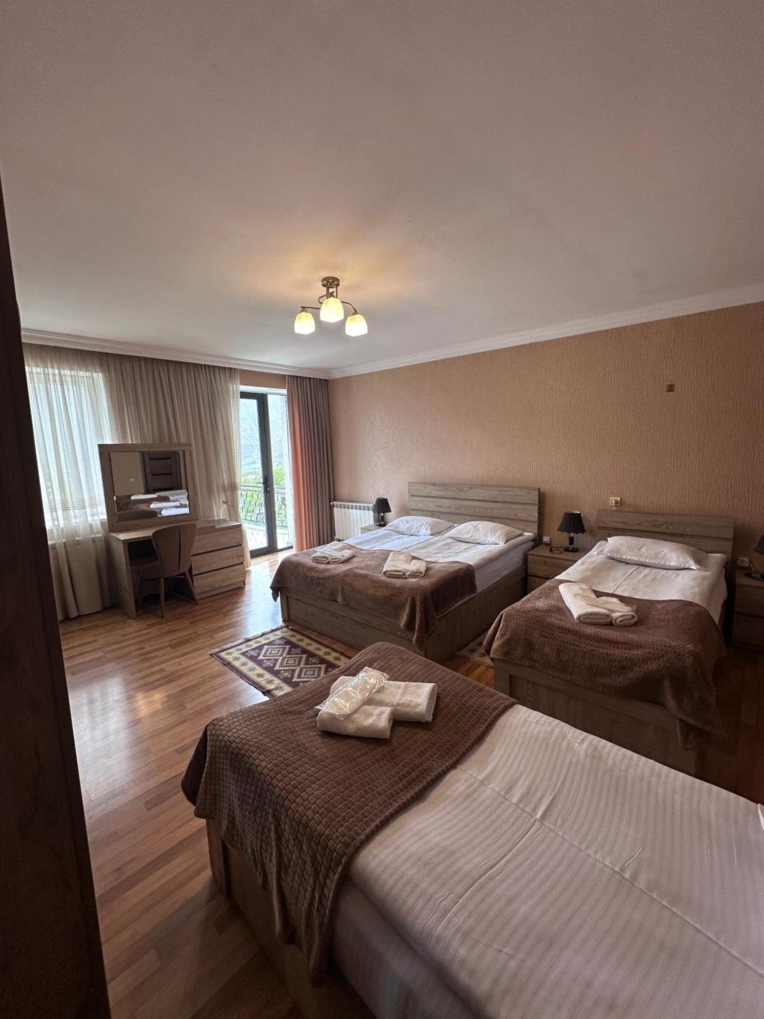 Kazbegi Guide Otel Dış mekan fotoğraf